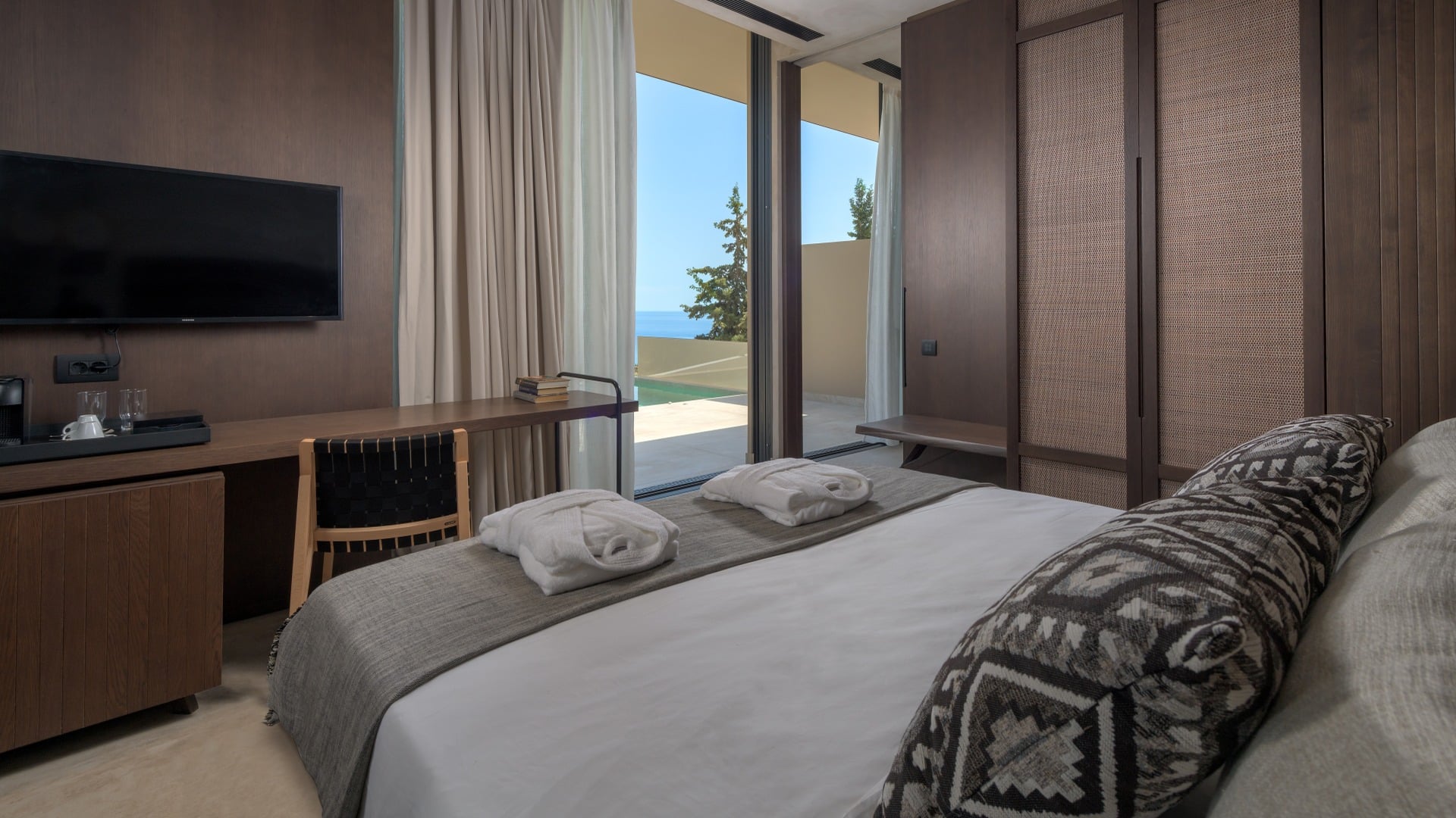 GEA-Adults-only-suite-private-pool-sea-view-bedroom_a