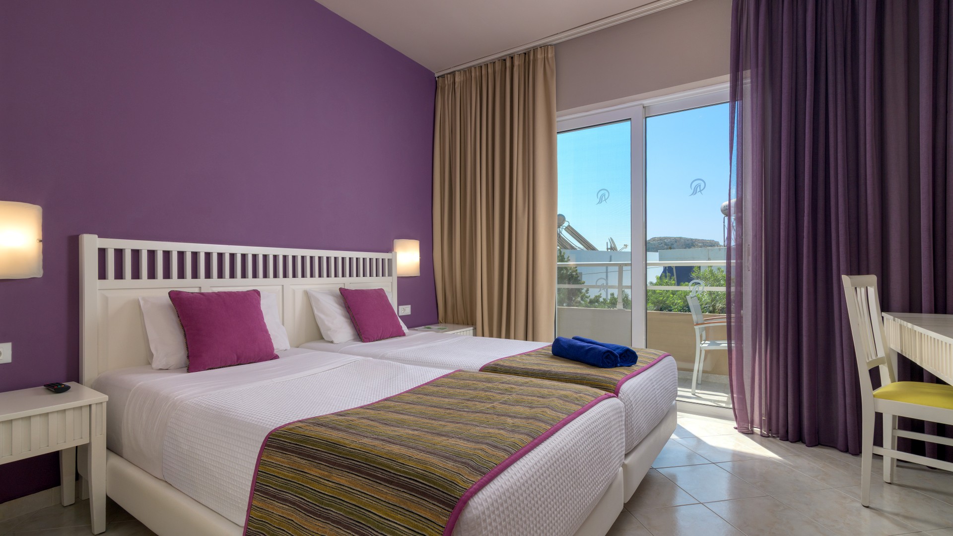 main-01-Aeolos-Family-Room-Garden-View-Parent-bedroom1